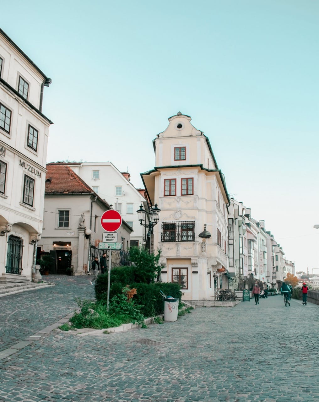 15+ Inspiring Quotes About Studying Abroad