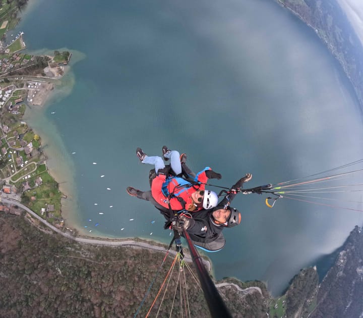 Paragliding in Switzerland - Karen Roldan