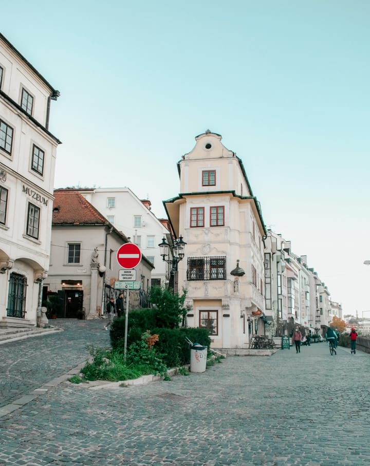 15+ Inspiring Quotes About Studying Abroad